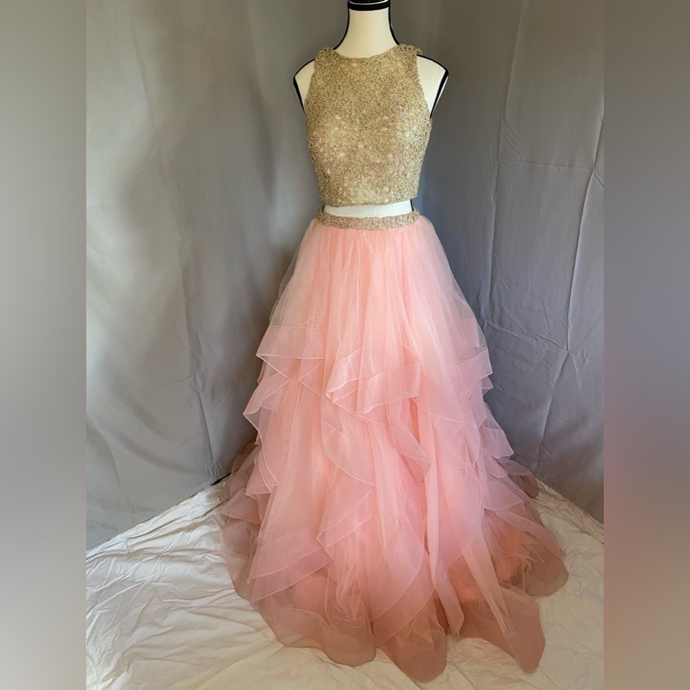 Ellie Wilde 2 piece Ball gown. Size 4